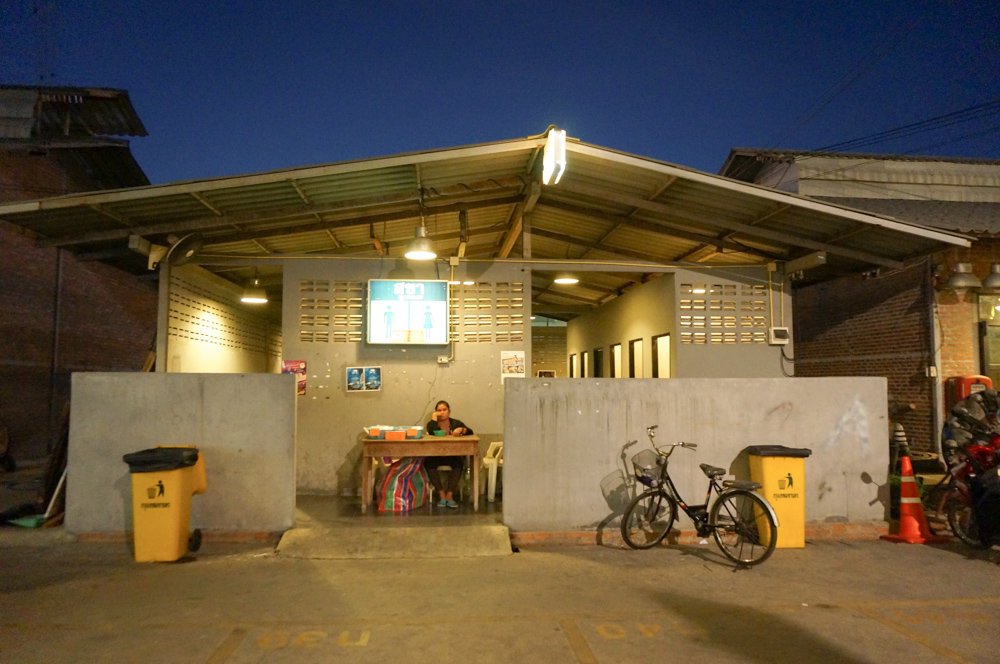 曼谷夜市, 曼谷美食, 泰國自由行, 曼谷自由行, 曼谷景點, 曼谷必去 曼谷夜市, 曼谷美食, 泰國自由行, 曼谷自由行, 曼谷景點, 曼谷必去, 火車夜市, 席琳卡娜火車夜市