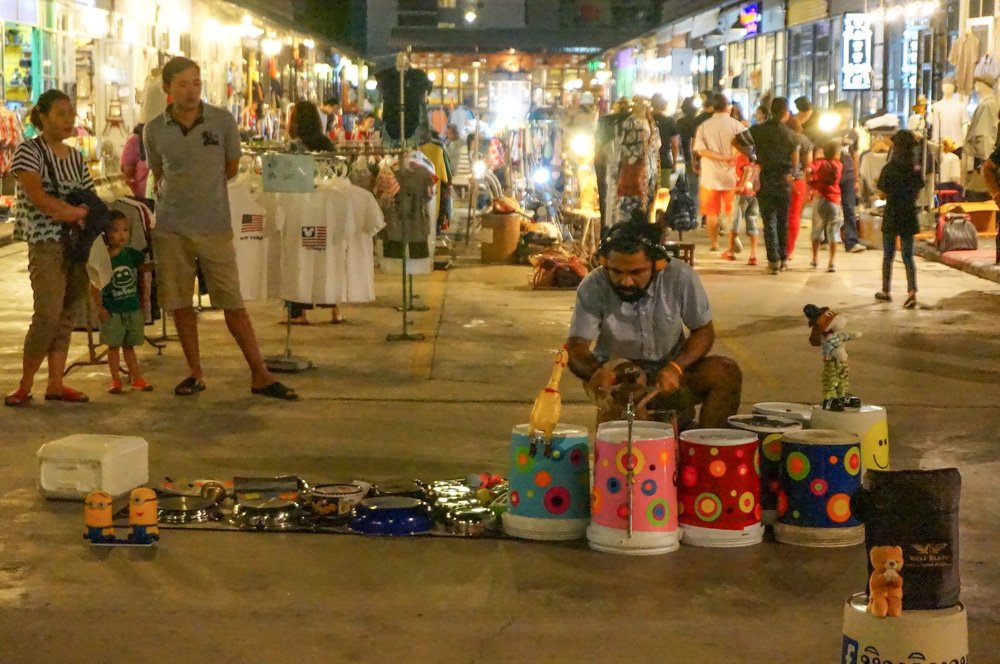 曼谷夜市, 曼谷美食, 泰國自由行, 曼谷自由行, 曼谷景點, 曼谷必去 曼谷夜市, 曼谷美食, 泰國自由行, 曼谷自由行, 曼谷景點, 曼谷必去, 火車夜市, 席琳卡娜火車夜市