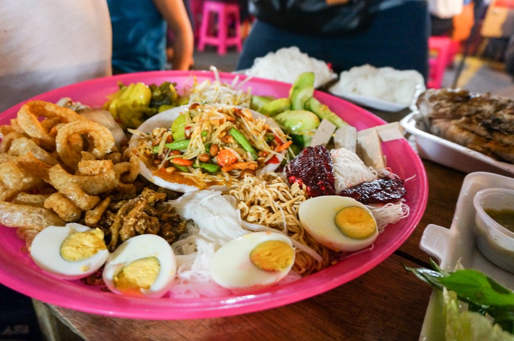 曼谷夜市, 曼谷美食, 泰國自由行, 曼谷自由行, 曼谷景點, 曼谷必去 曼谷夜市, 曼谷美食, 泰國自由行, 曼谷自由行, 曼谷景點, 曼谷必去, 火車夜市, 席琳卡娜火車夜市